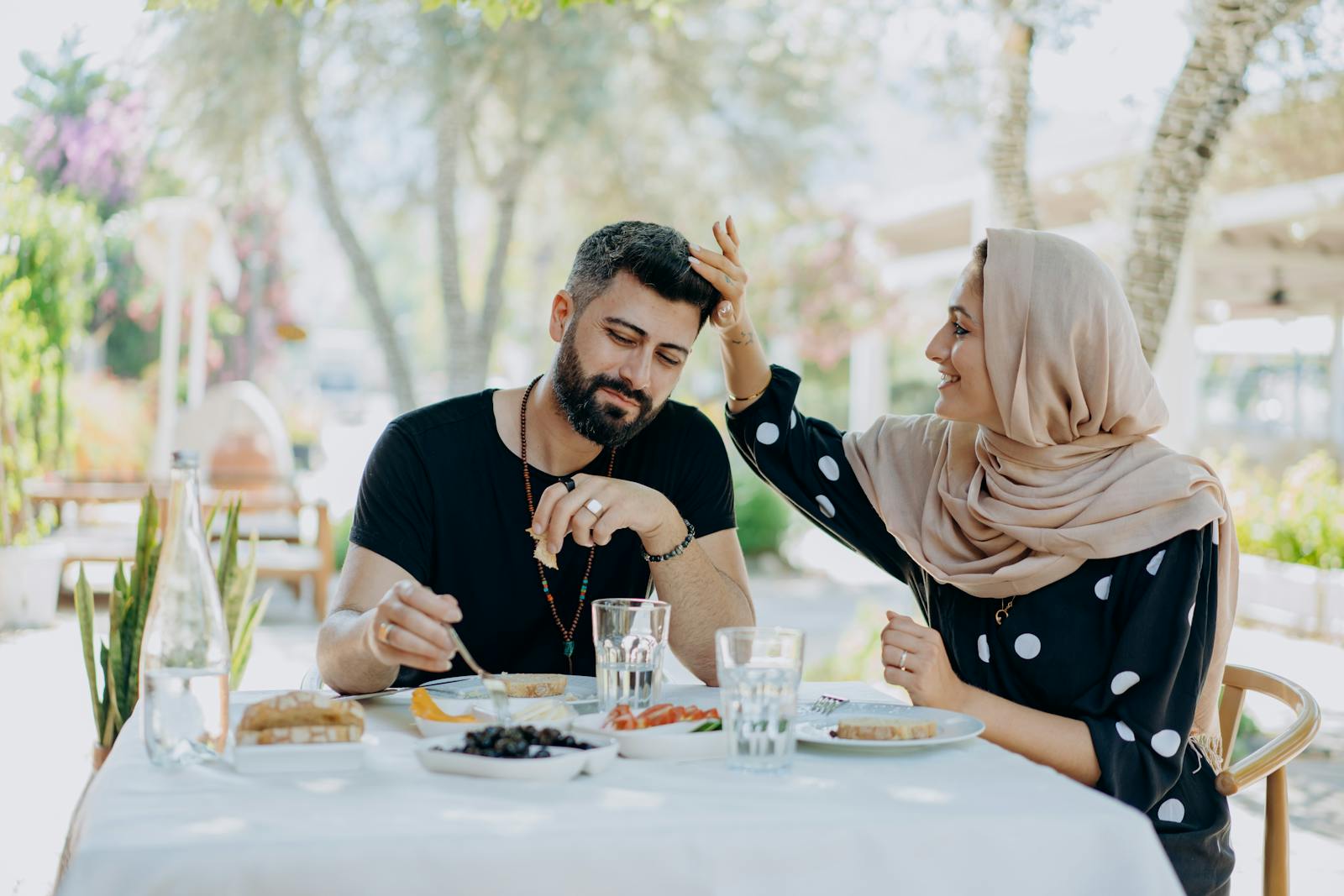 A couple enjoying a romantic outdoor lunch, symbolizing love and connection.
